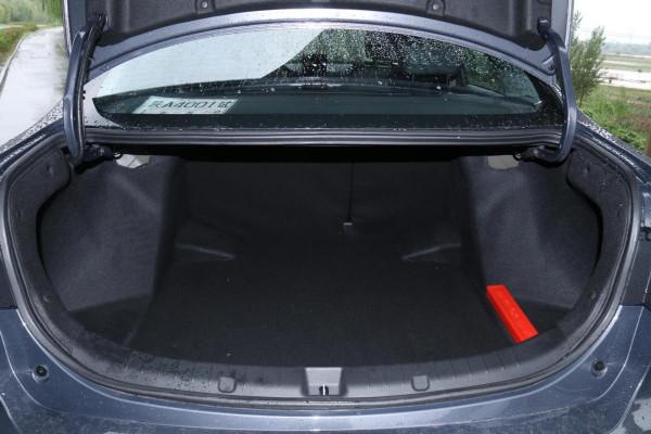 搭載刀片電池，續航450km，12.99萬起售，秦EV價效比如何？