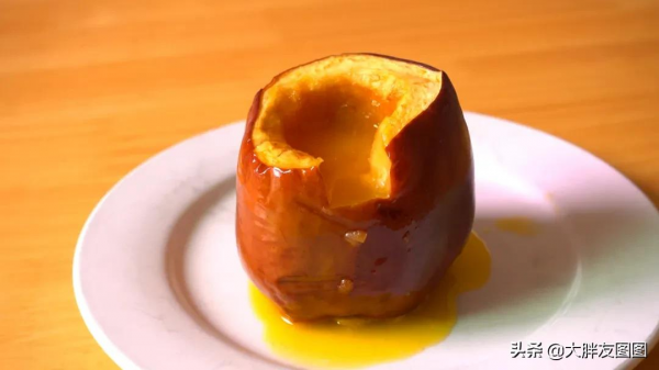 復刻！櫻桃小丸子裡的烤蘋果，一模一樣，一勺挖開，口水止不住了