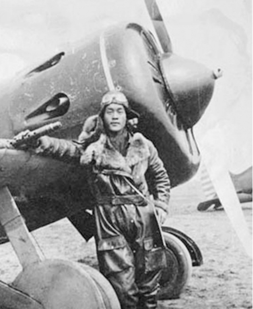 38年,22歲飛行員棄跳機求生機會,撞向敵機,愛人得知後跳江殉情 38年,22歲飛行員棄跳機求生機會,撞向敵機,愛人得知後跳江殉情