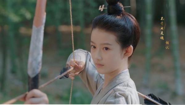 《斛珠夫人》開播，13歲小女主火了，全網都在誇她力壓大女主楊冪