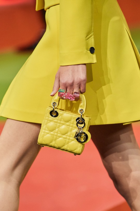 Dior 2022春夏系列新包 彷彿浸染於春季調色盤