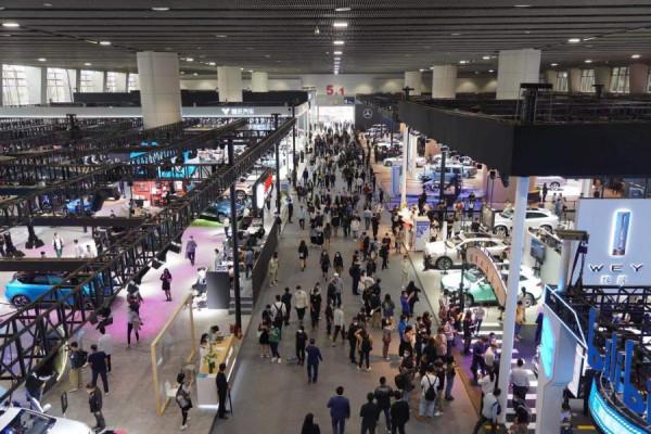 54臺全球首發車亮相廣州車展 新能源汽車更受觀眾追捧