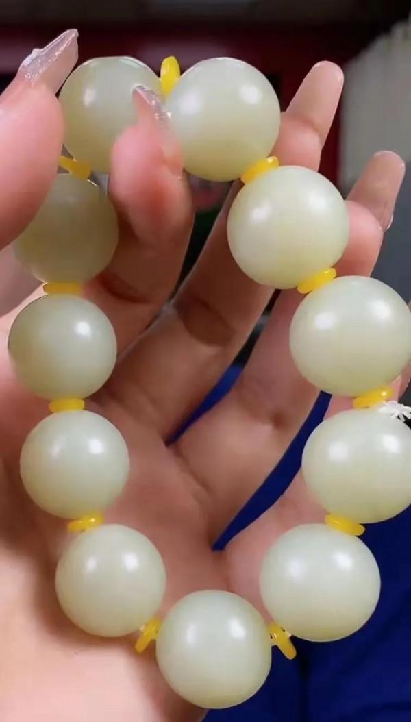 我真拿迷上買玉的先生沒辦法