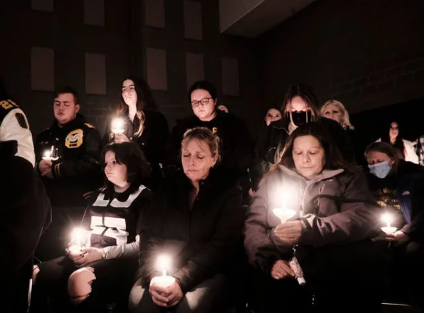 槍手假裝成警員企圖騙學生開門殺害,被學生識破 槍手假裝成警員企圖騙學生開門殺害,被學生識破