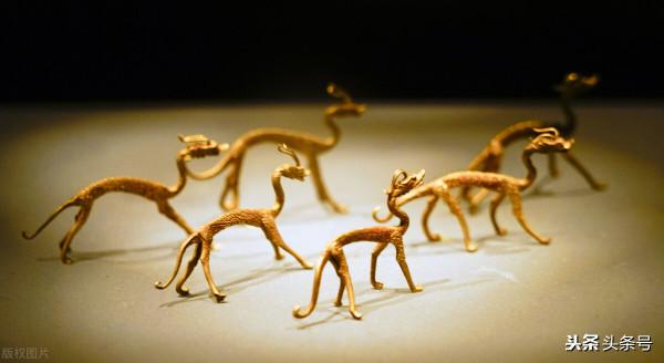 為羞辱宰相，皇帝將50歲奶孃下嫁於他，成親當晚他激動高呼萬歲