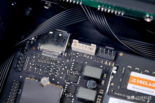 體積僅2&period;5L 個頭小如手機！臺電凌瓏S主機開箱圖賞