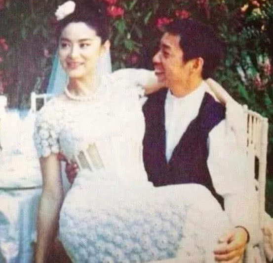 和秦漢苦戀20年的林青霞，為何最後嫁給“離婚帶娃”的邢李源？