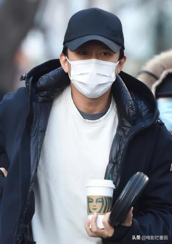 春晚五次聯排：趙麗穎緊身褲吸睛，沈騰眼神犀利，張小斐知性俏皮