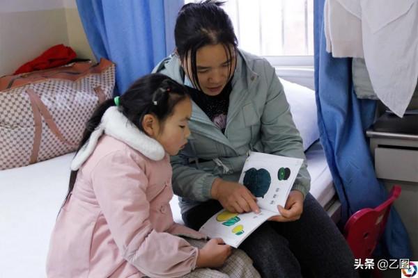 女子臨盆遇修路，無奈家中生產致女兒腦癱，她攜女兒四處求醫贖罪