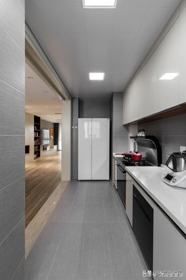 “雙眼皮”吊頂，開放式廚房，她家現代時尚，暖暖的北歐風超治癒