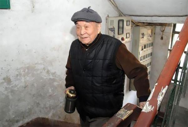 日本逃兵隱居山東，從醫70年救人無數，為贖罪把自己捐給中國