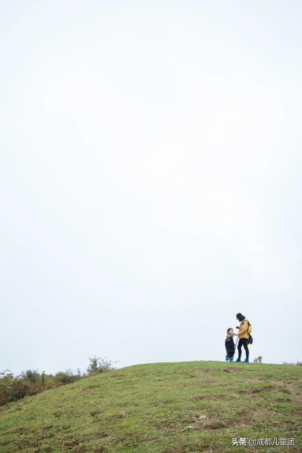 為孩子構建另一種審美可能性，她帶著娃去山裡“走野路”