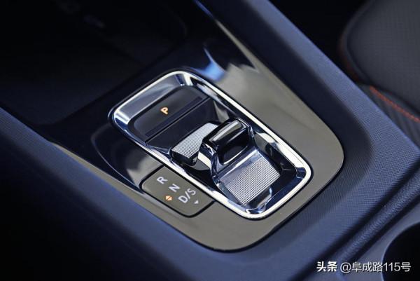 A級車尺寸天花板 換獨立後懸 PRO版明銳讓卡羅拉思域汗顏 A級車尺寸天花板 換獨立後懸 PRO版明銳讓卡羅拉思域汗顏