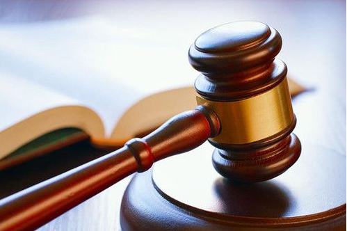 湖南女孩繼承養父百萬遺產，親生母親迅速找上門，跪地哭著求相認