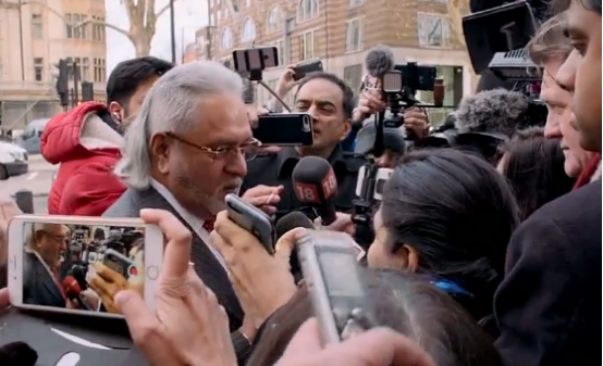 一生奢靡無度的印度富豪，卻拖欠員工工資，逼死員工妻子