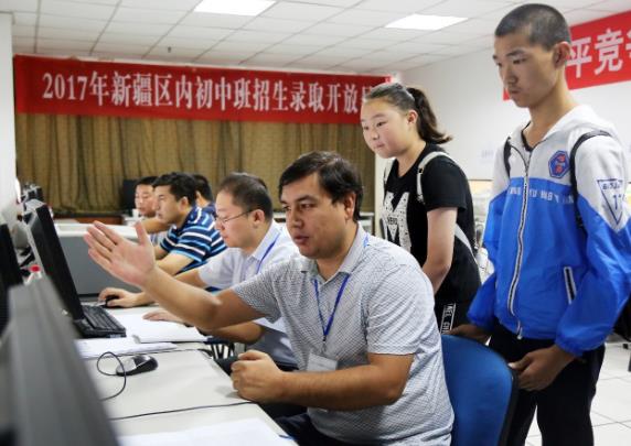 新疆女孩被北大錄取，人卻就讀於天津高中，錄取分數引發爭議