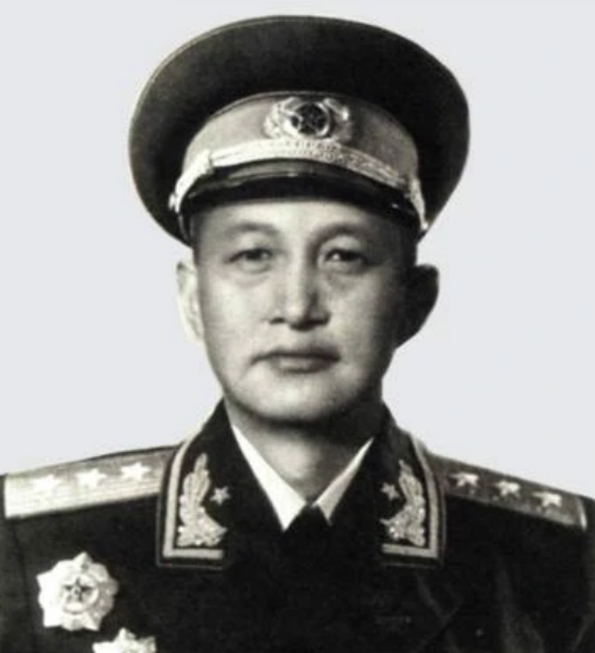 1987年，鄧小平為何緊急任命74歲的洪學智，讓他去中央軍委工作？