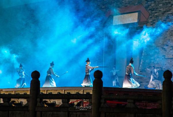 襄陽唐城能替代西安的大唐不夜城？夜遊唐城，遊客：不用去西安了