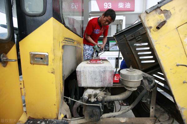 油價調整訊息：今天9月21日，加油站調價後92號汽油、柴油零售價