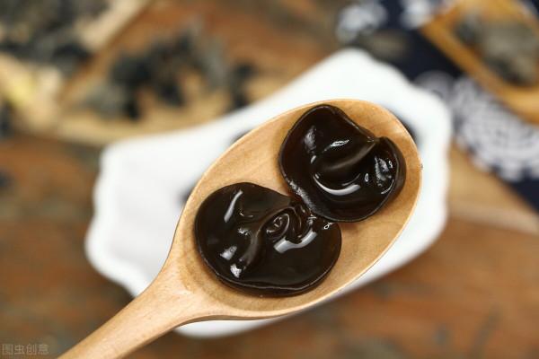 黑芝麻丸?是黑木耳肉丸 黑芝麻丸?是黑木耳肉丸