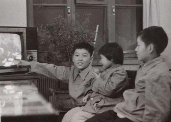 能親手組裝的童年老電視，復古配色，好看又好玩