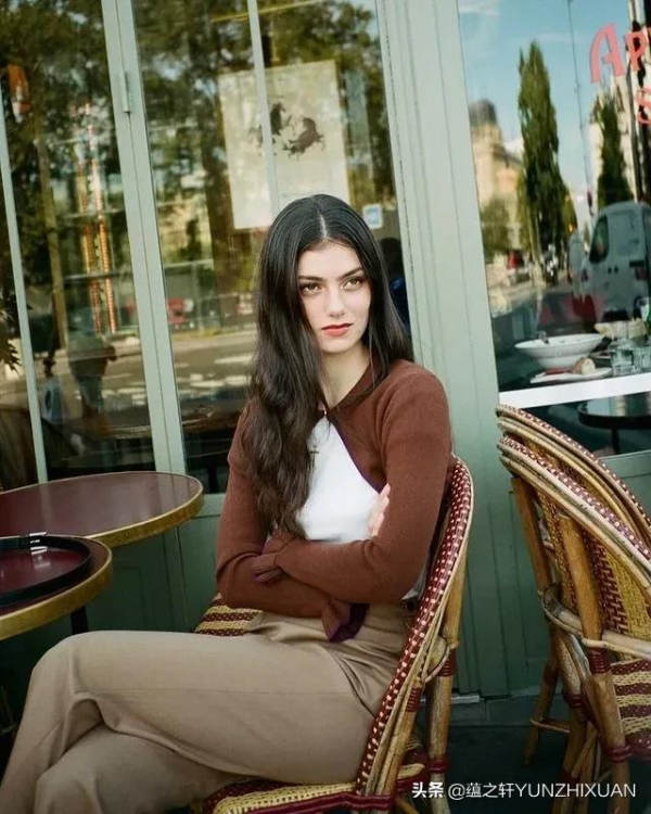 大地色穿膩了?!這幾個秋冬專屬色,高階又顯白 大地色穿膩了?!這幾個秋冬專屬色,高階又顯白