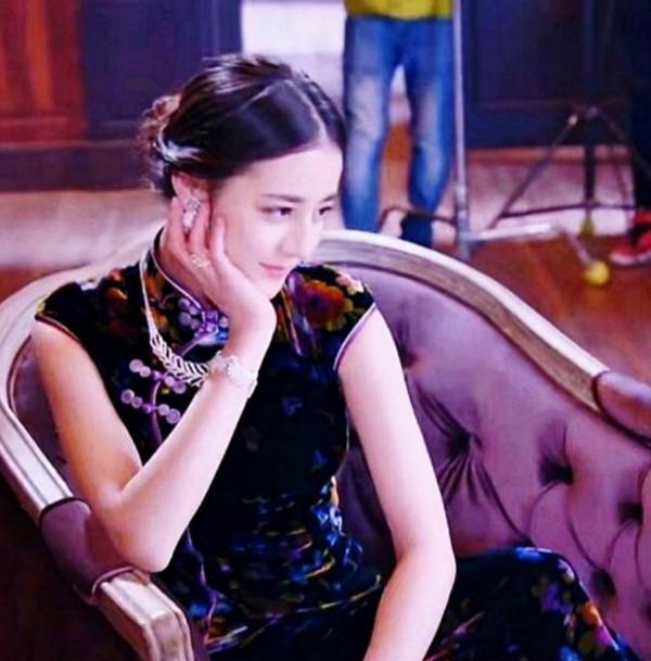 楊冪臉型像芒果,高圓圓法令紋突兀,越美豔越不適合民國造型? 楊冪臉型像芒果,高圓圓法令紋突兀,越美豔越不適合民國造型?