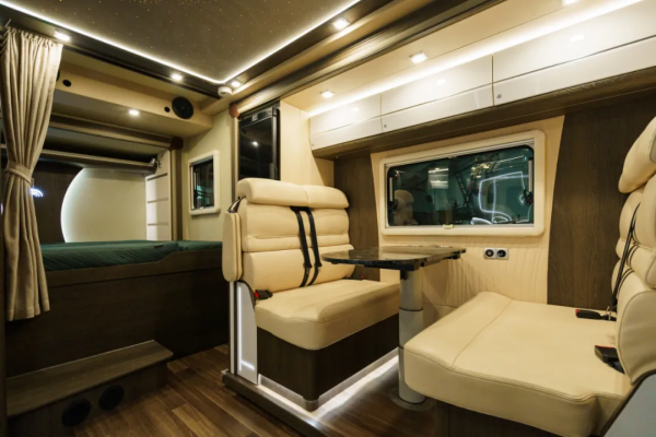 宇通“雍和”系列房車上線 京劇臉譜配色 濃郁國風氣息 高階品質體驗