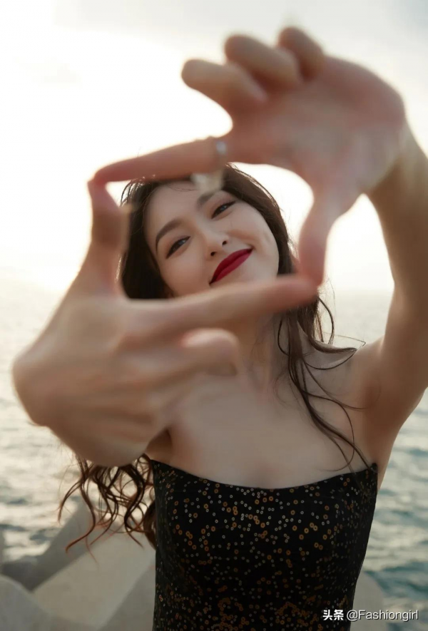 唐嫣已經糊到開始給人做配了? 唐嫣已經糊到開始給人做配了?