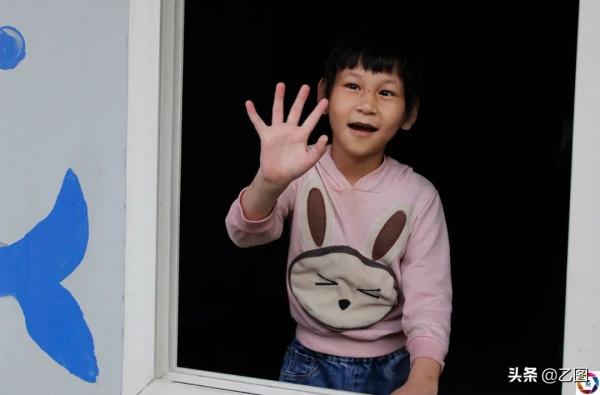 女童患怪病每天對人笑，媽媽以為她是天使，看到診斷書後痛哭不已