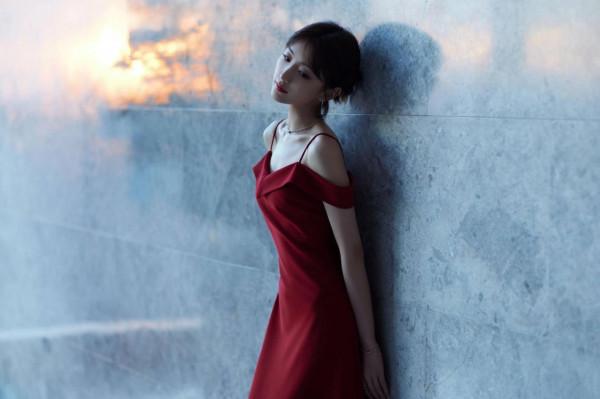 毛曉彤可以是甜美可愛的鄰家妹妹,也可以是主宰舞臺的霸氣女王 毛曉彤可以是甜美可愛的鄰家妹妹,也可以是主宰舞臺的霸氣女王