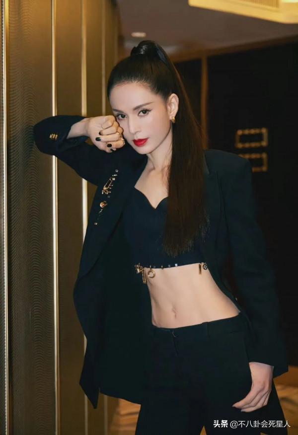 趙雅芝的氣質、李若彤的身材，歲月不敗美人，女神老了也高貴優雅