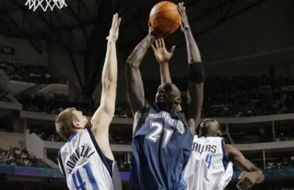 加內特vs諾維茨基,巔峰時期正面交鋒誰更強?全面客觀分析告訴你 加內特vs諾維茨基,巔峰時期正面交鋒誰更強?全面客觀分析告訴你