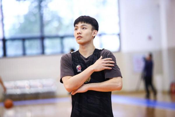 為什麼CBA有大量1月份出生的球員?改年齡還是1月更適合搞體育? 為什麼CBA有大量1月份出生的球員?改年齡還是1月更適合搞體育?