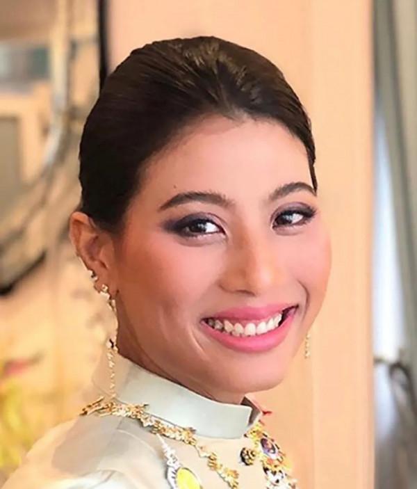 泰國小公主罕見素顏，面板粗糙黝黑無美感，與皇家公主判若兩人