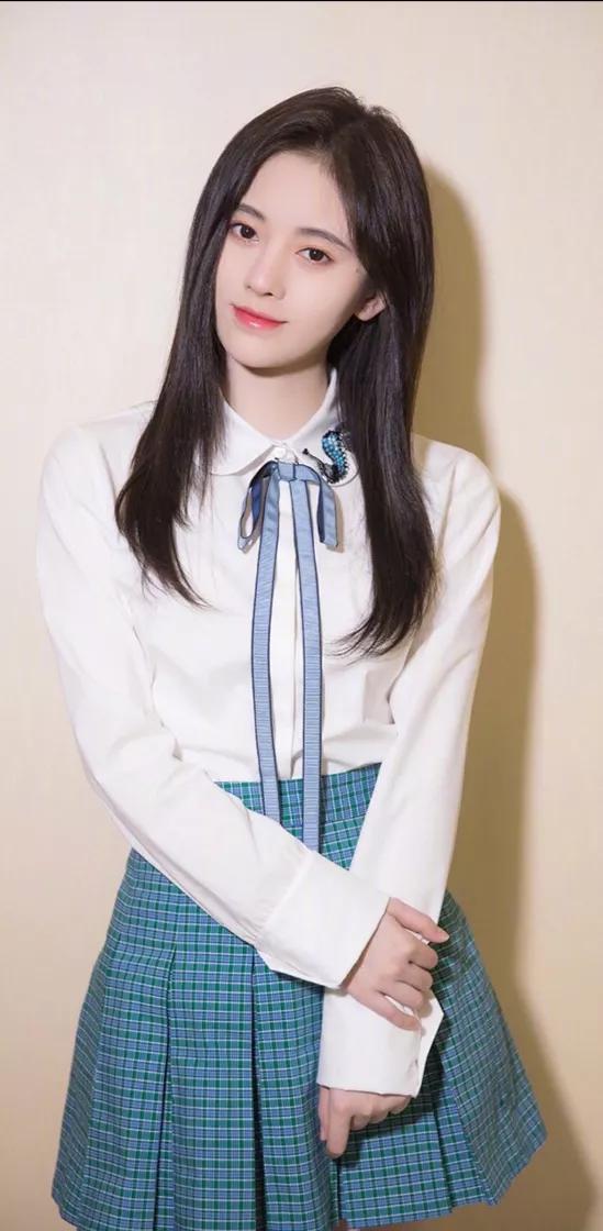 鞠婧禕美照一冊，欣賞