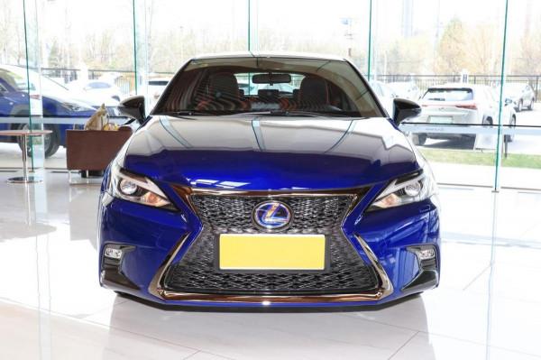 豪華品牌純進口家用車,頂配才28.2萬,油耗4.6L,實拍雷克薩斯CT 豪華品牌純進口家用車,頂配才28.2萬,油耗4.6L,實拍雷克薩斯CT