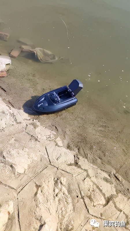 釣魚三兩事，使用釣魚打窩船，你學會了嗎？