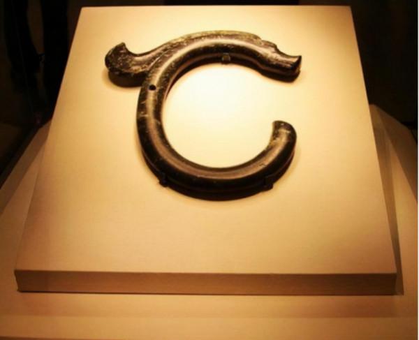 農民挖到5000年前“中華第一龍”,上交獲30元獎勵,今被禁止出國 農民挖到5000年前“中華第一龍”,上交獲30元獎勵,今被禁止出國