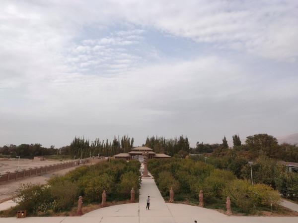 逛古墓看到了兩具乾屍,說是夫妻合葬,儲存得太完好了 逛古墓看到了兩具乾屍,說是夫妻合葬,儲存得太完好了