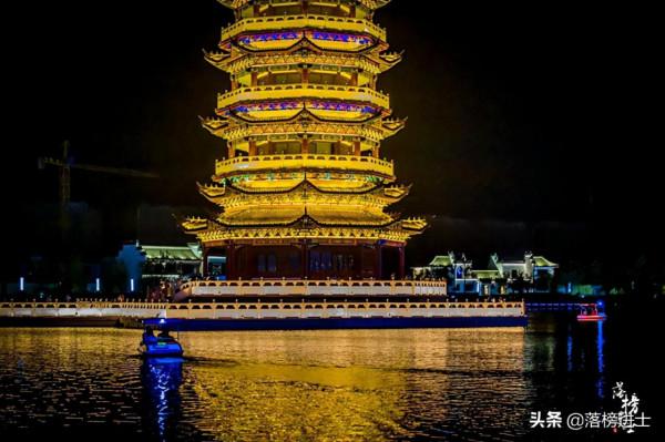 安徽滁州有一座定遠古城,有1500多年曆史,晚上比白天還熱鬧 安徽滁州有一座定遠古城,有1500多年曆史,晚上比白天還熱鬧