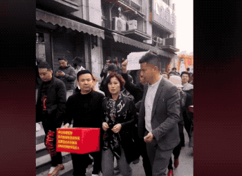 意外走紅的8位大網紅,一個比一個神奇,有人因戴口罩採訪而爆紅 意外走紅的8位大網紅,一個比一個神奇,有人因戴口罩採訪而爆紅