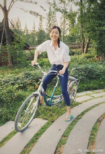 劉雯未PS照傳出，世界上竟有如此完美的腿！腿長就是任性