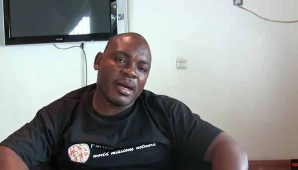 小美國賴比瑞亞荒誕光腚將軍,每次戰鬥前祭獻兒童,現已成功洗白 小美國賴比瑞亞荒誕光腚將軍,每次戰鬥前祭獻兒童,現已成功洗白