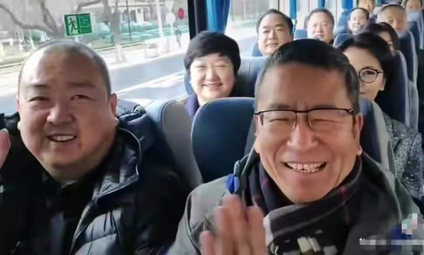 鄧超曬文代會合照：杜江眼大驚人，靳東笑出牙齦，吳京鼻孔吸睛