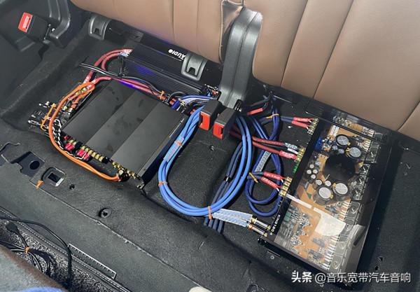 奧迪Q7改裝必偉MM-1D線性PCM播放器和DAC STATE A6 數位音訊處理器​ 奧迪Q7改裝必偉MM-1D線性PCM播放器和DAC STATE A6 數位音訊處理器​