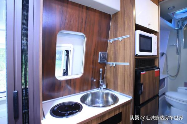 &ZeroWidthSpace;2人用的宇通B型房車！2&period;0T動力，帶床和做飯功能，不怕高額車腳費