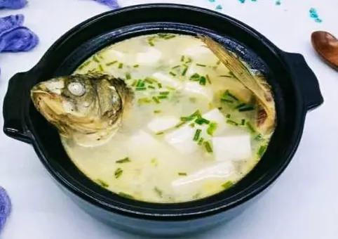 寒冷的冬天不妨試試這10款魚湯，簡單鮮美口味多，保健養生易消化