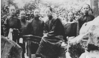 末代皇帝：因衝動間接害死生母，被5位養母照顧，晚年只懷念奶媽