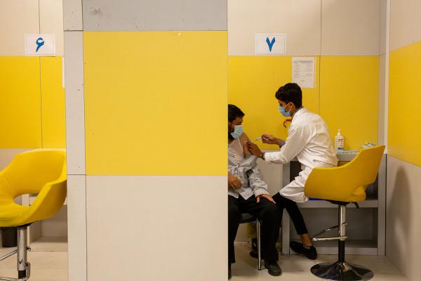 伊朗進行大規模新冠疫苗接種工作